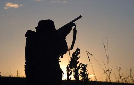 Copil impuscat in cap cu o arma de vanatoare