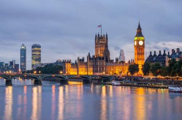 Cel putin sase persoane ranite la Londra dupa ce au fost atacate cu acid