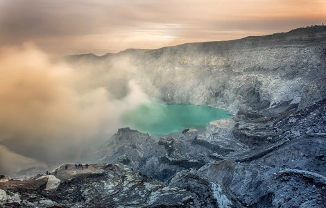 Peste 50.000 de locuitori evacuati de teama eruperii Vulcanului Agung pe Insula Bali