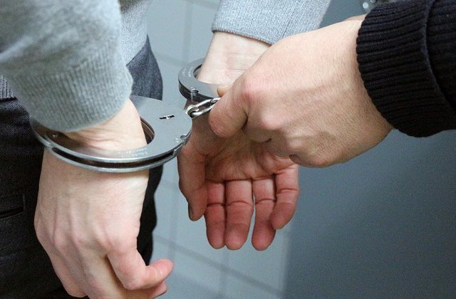 Un barbat arestat preventiv si-a ucis colegul de celula