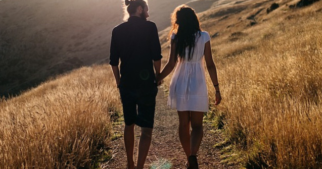  Top  10 gesturi pe care le fac frecvent cuplurile cu adevarat fericite