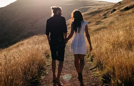  Top  10 gesturi pe care le fac frecvent cuplurile cu adevarat fericite