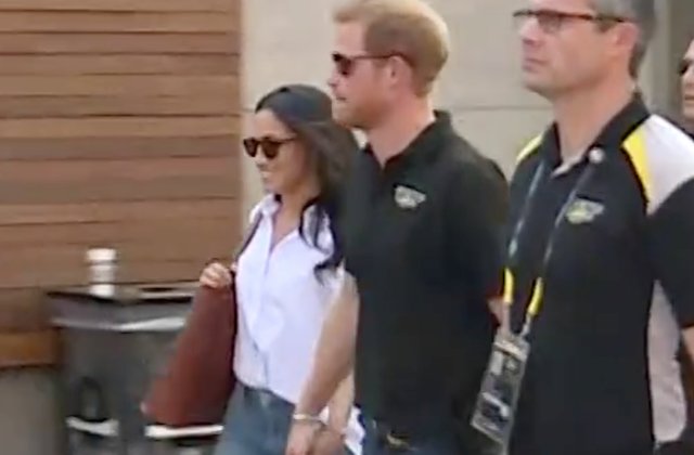 Printul Harry si iubita sa Meghan Markle au fost vazuti pentru prima data tinandu-se de mana / VIDEO