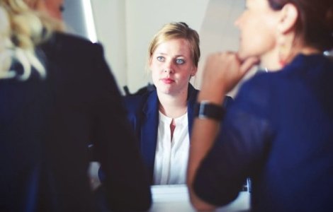 Analiza: Doar 4 din 10 angajati romani sunt multumiti de situatia lor profesionala