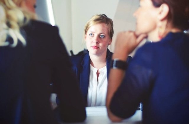 Analiza: Doar 4 din 10 angajati romani sunt multumiti de situatia lor profesionala