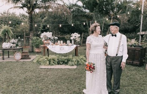Nu aveau poze de la nunta asa ca le-au facut 60 de ani mai tarziu. Doi batrani au retrait cea mai fericita zi din viata lor