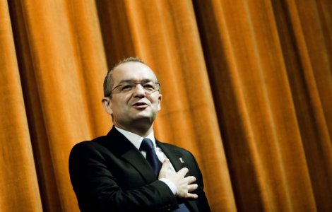 Boc, ezitant: "Never say never", in privinta motiunii