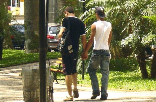 Vedetele ii cer lui Obama sa sustina casatoriile intre homosexuali