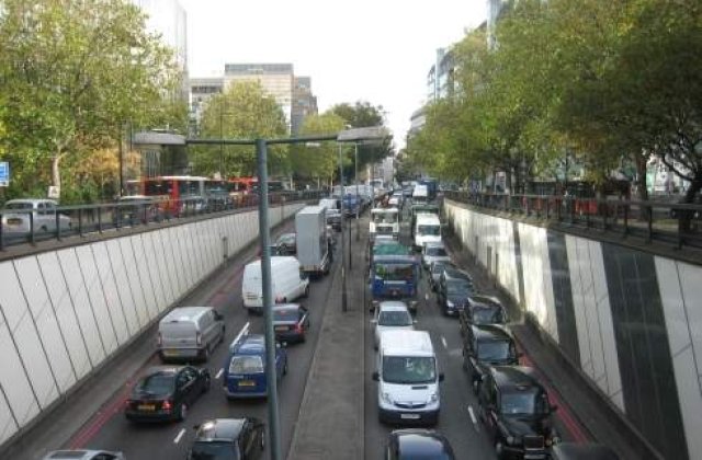 Iata cum ne putem deplasa cand pretul benzinei creste!