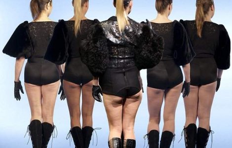 Kate Moss, cu celulita la vedere