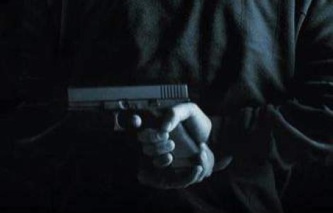 Politist gasit impuscat in cap dupa o interventie