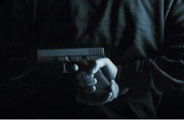 Politist gasit impuscat in cap dupa o interventie