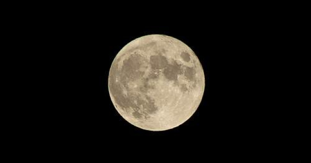 Astazi vei putea "atinge" Luna!