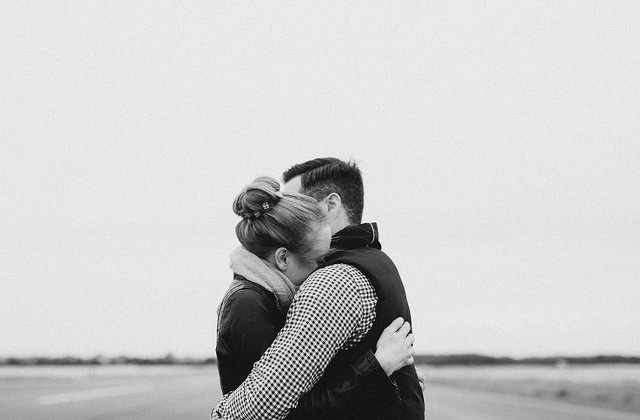 Ar trebui sa te impaci cu fostul? 7 semne care iti vor spune care e decizia corecta