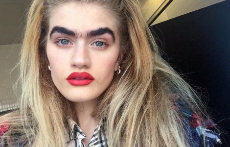  Foto  Cum arata modelul care refuza sa isi penseze sprancenele