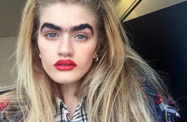 [FOTO] Cum arata modelul care refuza sa isi penseze sprancenele