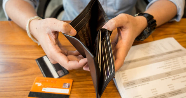 Val de scumpiri de la 1 octombrie: cresc preturile energiei electrice, gazelor, carburantilor si alimentelor, precum si ratele la credite