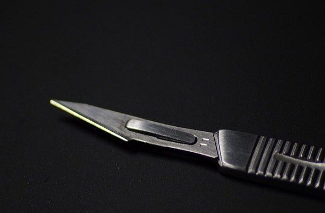 Cinci persoane, injunghiate in Sheffield