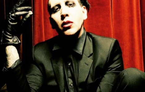  Video  Marilyn Manson a fost ranit intr-un concert sustinut la New York