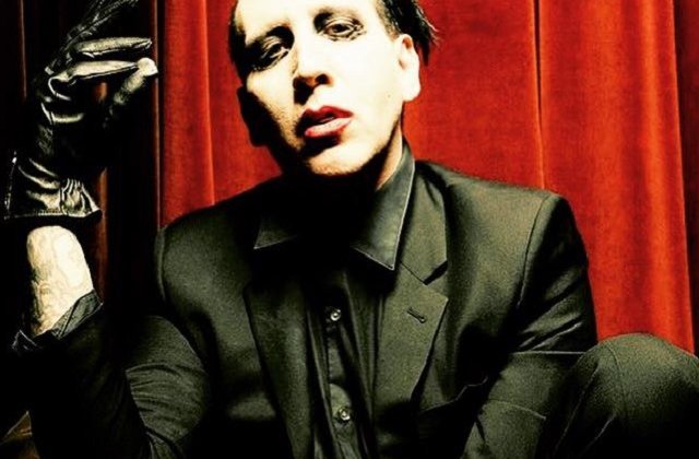 [VIDEO] Marilyn Manson a fost ranit intr-un concert sustinut la New York