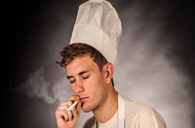 Proiect: Fumatorilor sa li se scada din salariu timpul petrecut "la tigara"