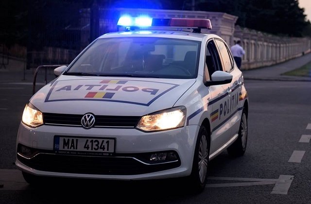 Doi politisti din Arad banuiti ca ar avea o plantatie de cannabis au fost retinuti de DIICOT