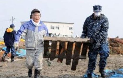 Japonia: Supravietuitori gasiti printre daramaturi la 9 zile de la cutremur