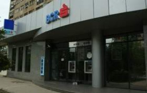 Clientii nemultumiti ai BCR au pierdut procesul cu banca
