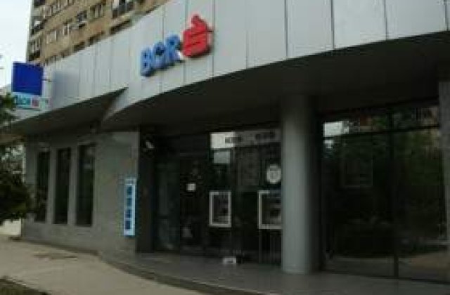 Clientii nemultumiti ai BCR au pierdut procesul cu banca