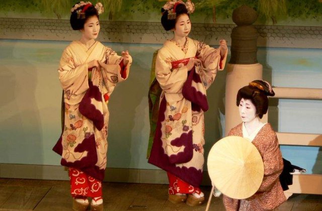 Chimonoul - limbajul feminitatii pure