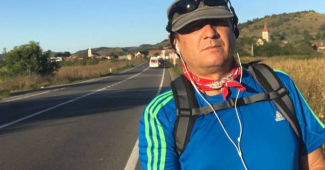 Primarul din judetul Sibiu care a mers pe jos la Bucuresti a ajuns la Administratia Prezidentiala