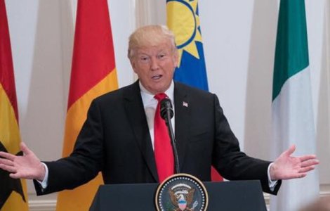  Video  Trump a dedicat un trofeu victimelor uraganelor din Puerto Rico, Texas si Florida