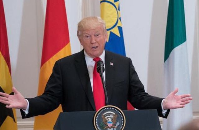 [VIDEO] Trump a dedicat un trofeu victimelor uraganelor din Puerto Rico, Texas si Florida