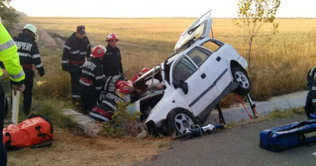 Accident grav in Dolj: patru oameni au murit, dupa ce o masina a intrat intr-un cap de pod
