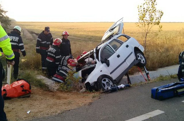 Accident grav in Dolj: patru oameni au murit, dupa ce o masina a intrat intr-un cap de pod