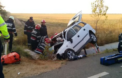 Accident grav in Dolj: patru oameni au murit, dupa ce o masina a intrat intr-un cap de pod