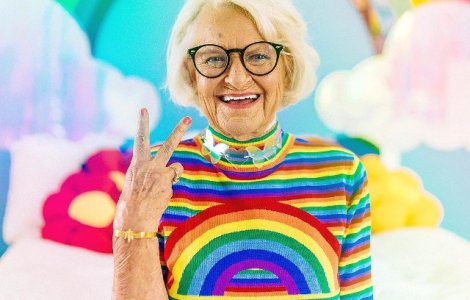  Top  Cea mai simpatica bunicuta de pe Instagram, in 10 fotografii pline de culoare