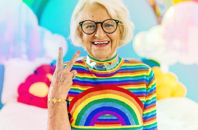 Cea mai simpatica bunicuta de pe Instagram, in 10 fotografii pline de culoare