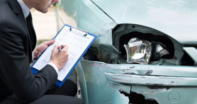 Cum isi fac romanii RCA: aproape jumatate aleg asigurarea pe 6 luni, iar 16% fac polite pe o luna