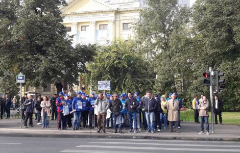Sindicalistii din Cartel Alfa si din Sindicatul National al Politistilor protesteaza miercuri, in fata Guvernului