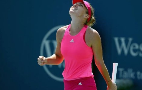 Simona Halep o invinge pentru prima data pe Maria Sharapova