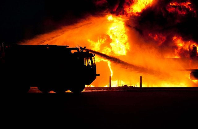 [Foto] [Video] Groapa de gunoi a Clujului arde de peste 12 ore