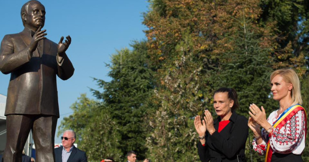 Statuia Printului Rainier al III-lea din Bucuresti, inaugurata in Bucuresti de printesa Stephanie de Monaco