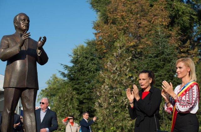 Statuia Printului Rainier al III-lea din Bucuresti, inaugurata in Bucuresti de printesa Stephanie de Monaco