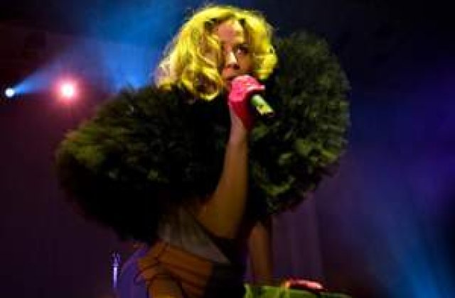 FOTO: Roisin Murphy a incendiat Polivalenta