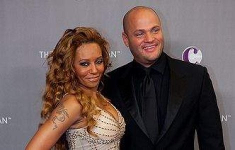 Inca o "Spice Girls" este insarcinata