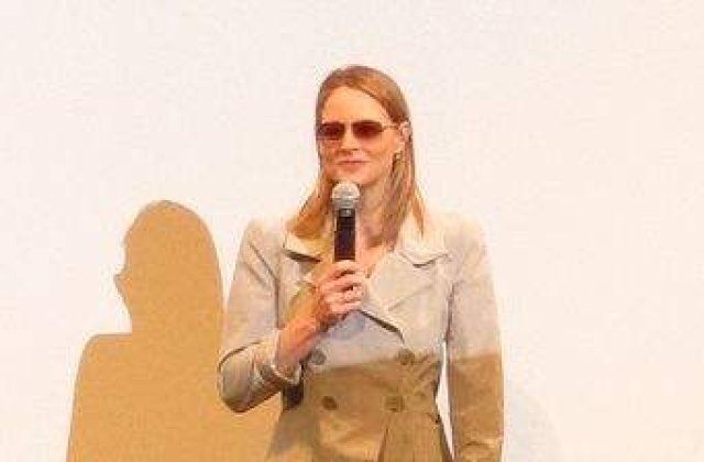 Jodie Foster "trage cortina"