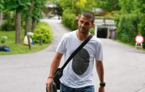 Chivu "se face portar"