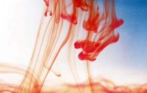 Fetita care transpira sange