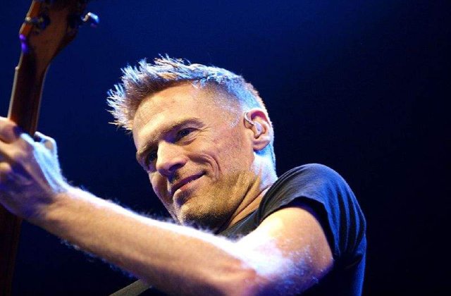 [VIDEO] Bryan Adams are stea la Hollywood